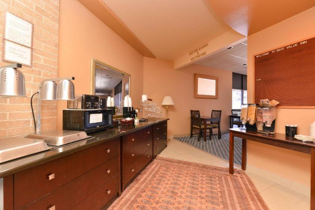 Americas Best Value Inn & Suites فيكتوريا المظهر الخارجي الصورة