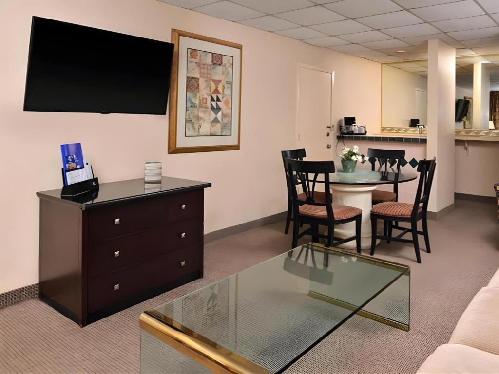 Americas Best Value Inn & Suites فيكتوريا المظهر الخارجي الصورة