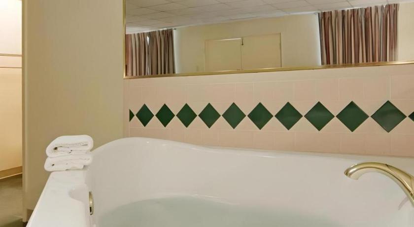 Americas Best Value Inn & Suites فيكتوريا المظهر الخارجي الصورة
