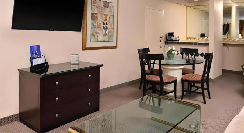 Americas Best Value Inn & Suites فيكتوريا المظهر الخارجي الصورة